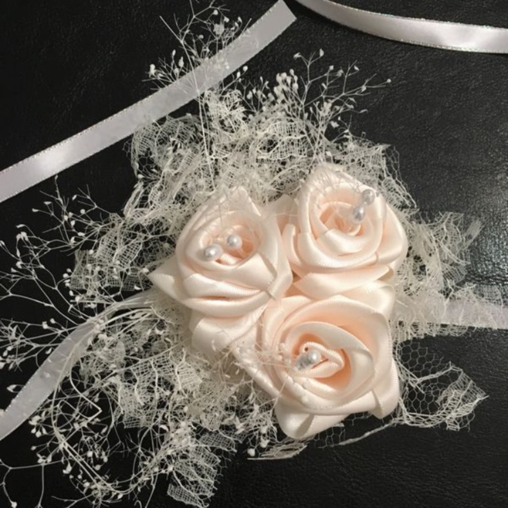 Beautiful handmade wrist corsage! Wedding, prom - Picture 4 of 6